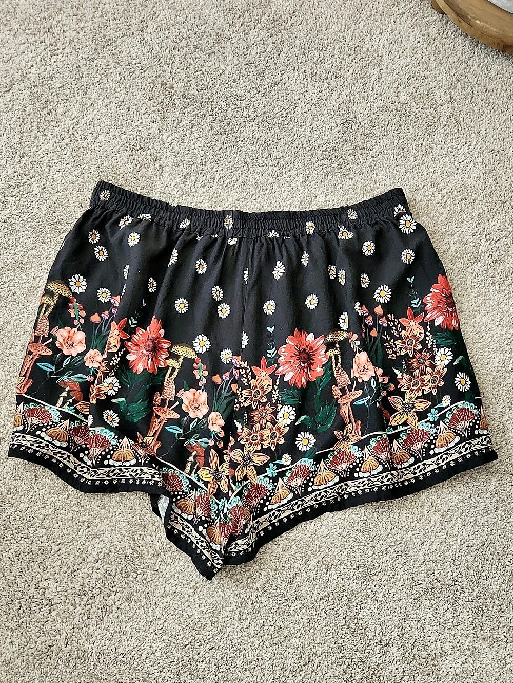Natural Life Maribel Shorts Floral Black & Pink XL